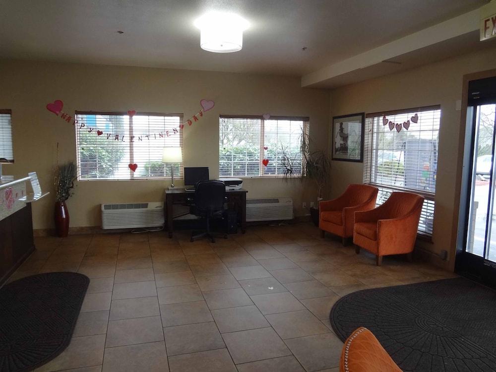 Best Western Oak Meadows Motel 3*